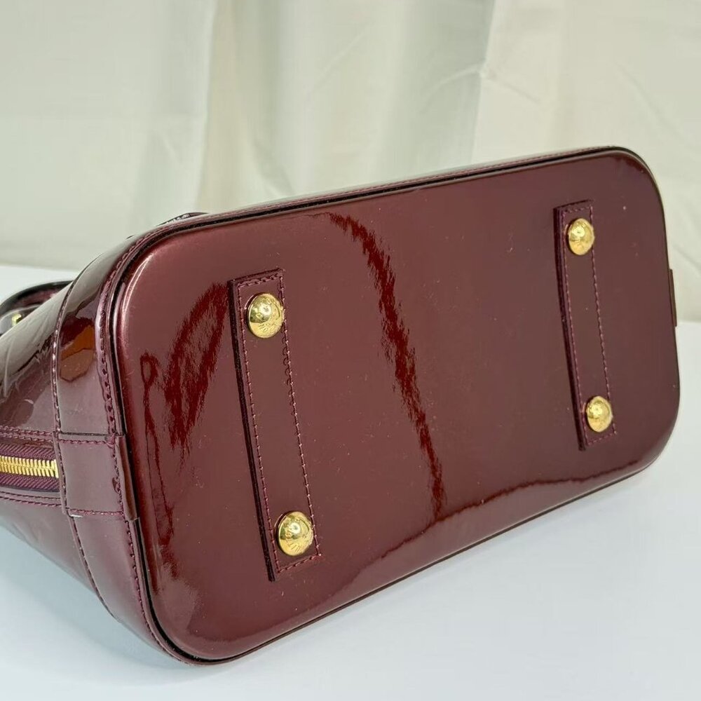 Louis Vuitton Burgundy Alma PM Bag with Classic Monogram Pattern - Picture 6 of 8